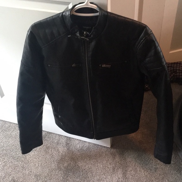 A forever 21 leather jacket - Picture 9 of 10
